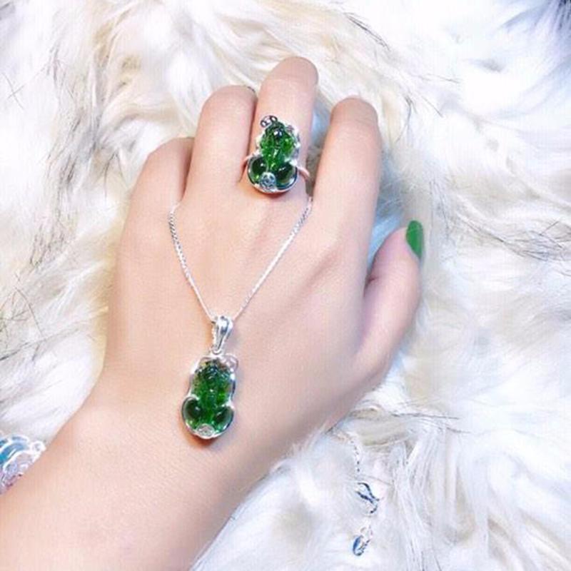 Bộ Trang Sức Đẹp, Dây Chuyền Bạc Nữ, Dây Chuyền Tỳ Hưu, Dây Chuyền Bạc Nữ Đẹp, Nhẫn Bạc Nữ, Nhẫn Nữ, Nhẫn Bạc Nữ Đẹp, Bộ Trang Sức Bạc Nữ Tỳ Hưu Màu Xanh Lá Chất Lượng Bạc Cao Cấp - Thương Hiệu Viễn Chí Bảo
