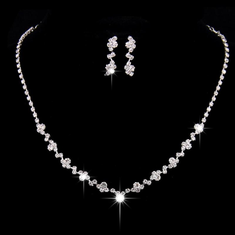 BỘ TRANG SỨC HOA TAI VÀ DÂY CHUYỀN B04