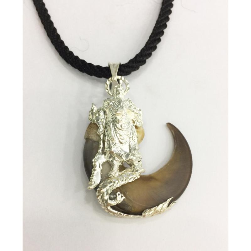 Mặt dây chuyền móng gấu đại tự nhiên bọc bạc hình Quang Công