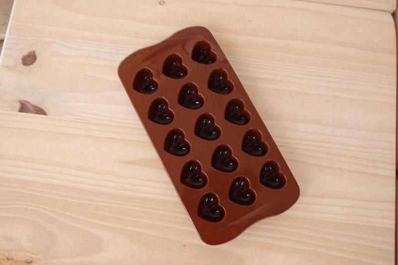 khuon-trai-tim-silicon3.jpg