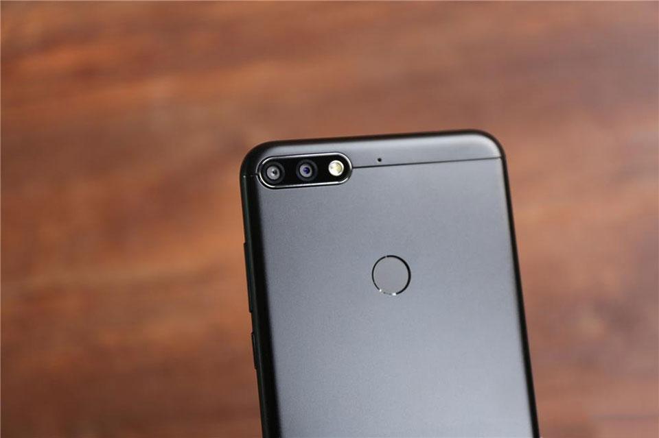 Trên tay Huawei Honor 7C