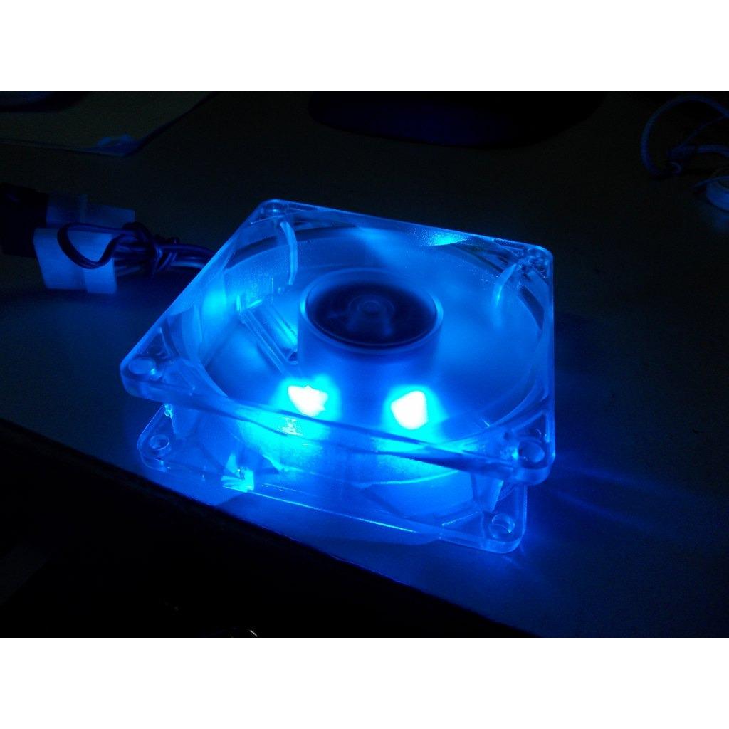 Quạt case 8*8cm có đèn led màu xanh tặng kèm 2 ốc trong hộp.