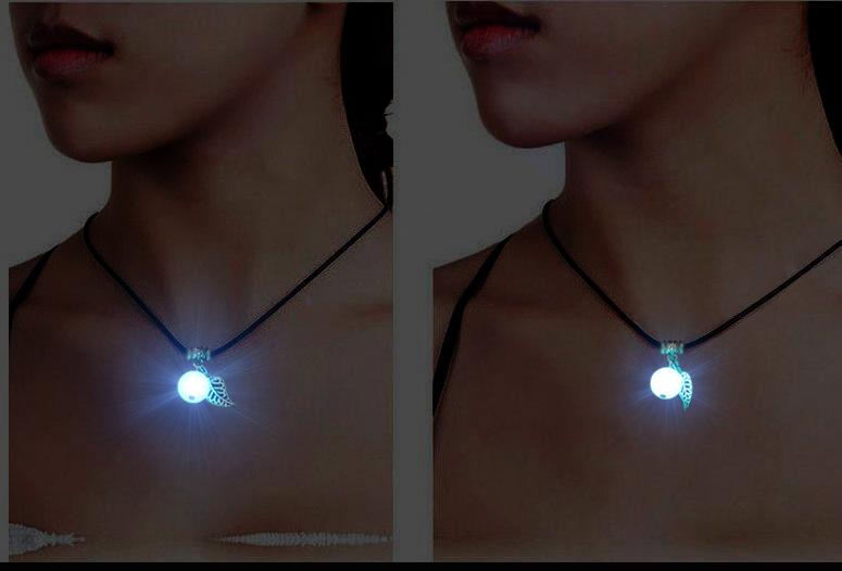 Dây Chuyền Biểu Tượng Chiếc Lá Trái Đào Tiên Dạ Quang Phát Sáng Trong Đêm DAYCHUYENTRAIDAO02