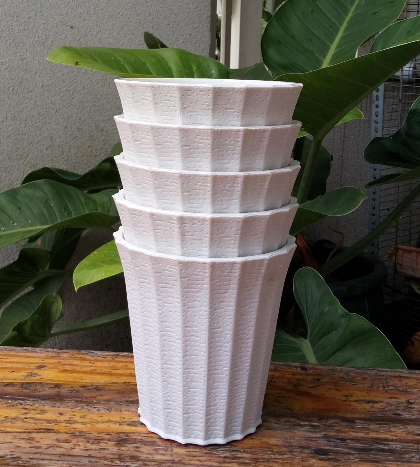 [HCM]Bộ 5 chậu trồng hoa khía nhỏ xinh màu trắng size 13x13x9cm Chất liệu nhựa dày dặn cứng chắc Dễ dàng vận chuyển Thiết kế tròn có khía rất đẹp và sang trọng