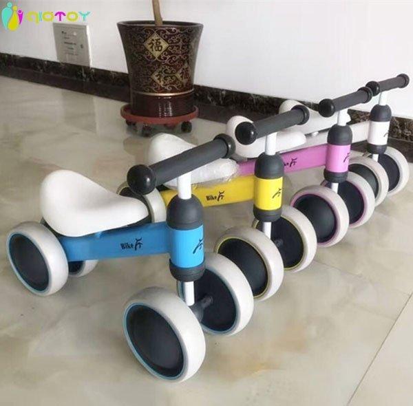 Xe đạp giữ thăng bằng 4 bánh cho bé yêu