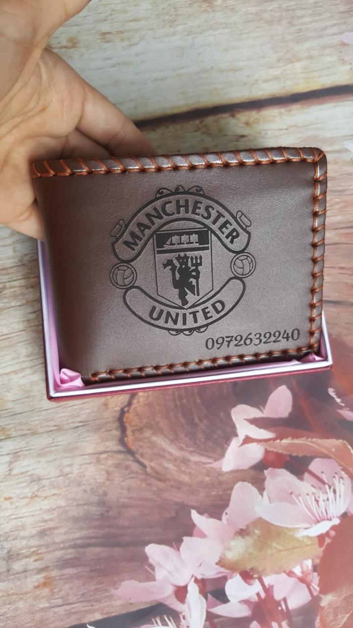 Ví Da Bò Hamdmade Khắc Logo Manchester