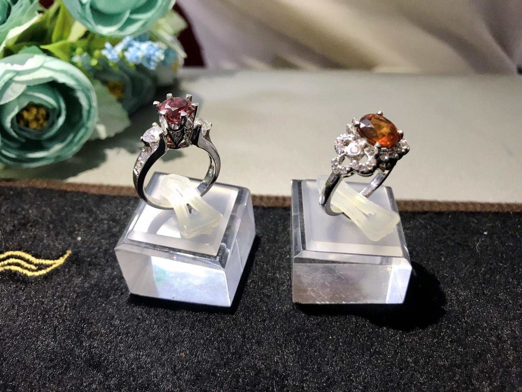 Mộc - Đế trưng bày nhẫn size 3x3x2cm
