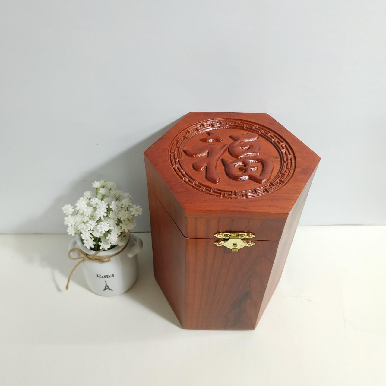 Hộp đựng chè gỗ hương trạm khắc chữ phúc tàu
