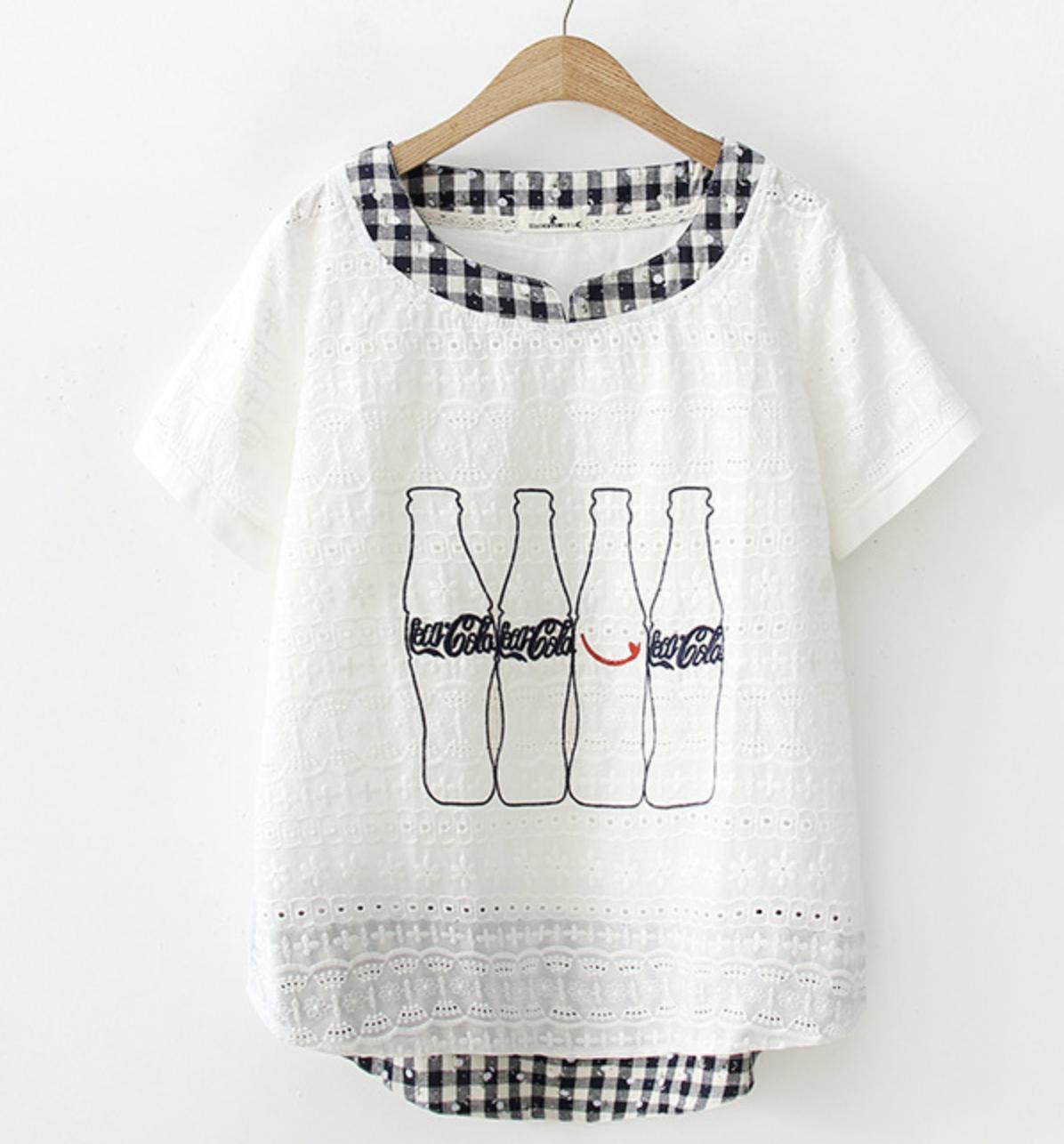 [Đồng giá 99k] Áo thun nữ tay ngắn hình chai Cocacola viền sọc caro LTTA2101 (Trắng) BEAUTYSALES