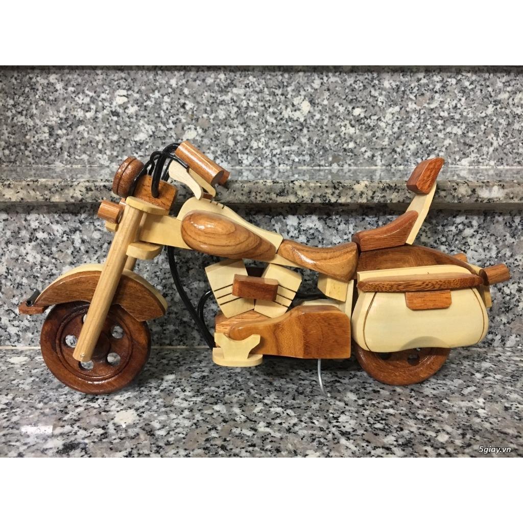 Xe môtô  mô hình ( đồ chơi gỗ phủ sơn mài, loại lớn )