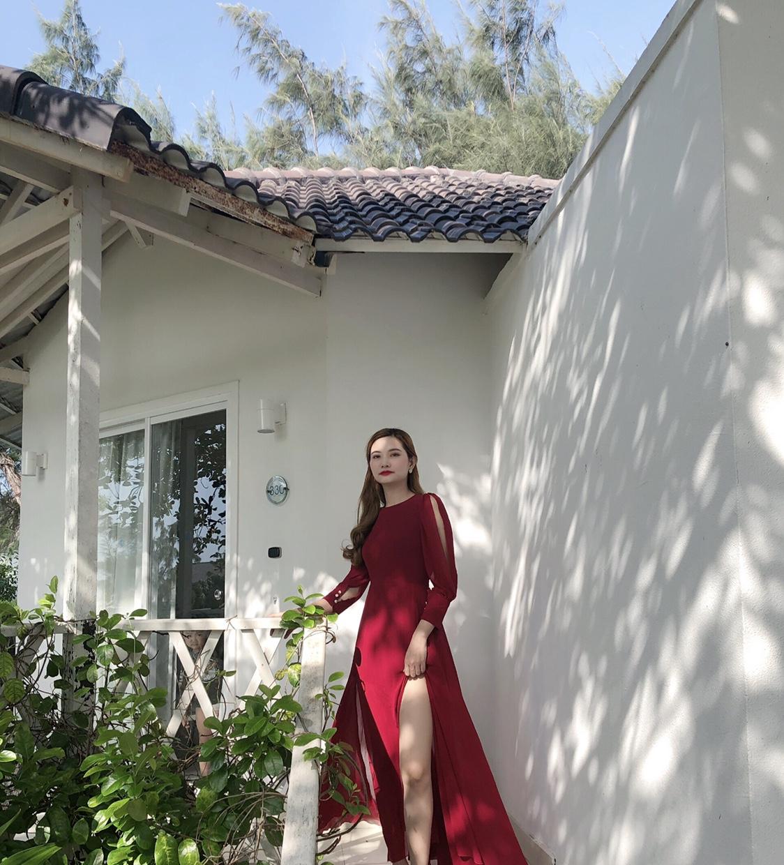 Đâm maxi đỏ tay dài xẻ tà sang trọng