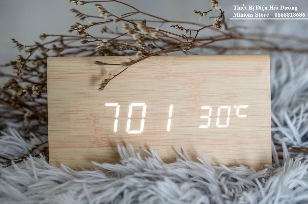 Đồng Hồ Gỗ Báo Thức Hình Tam Giác Wood LED Digital thông minh