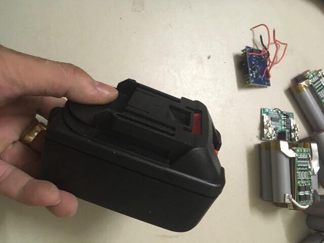Sl. vỏ makita trượt 2 hàng x 5 cell 18650 có led báo pin và ốc