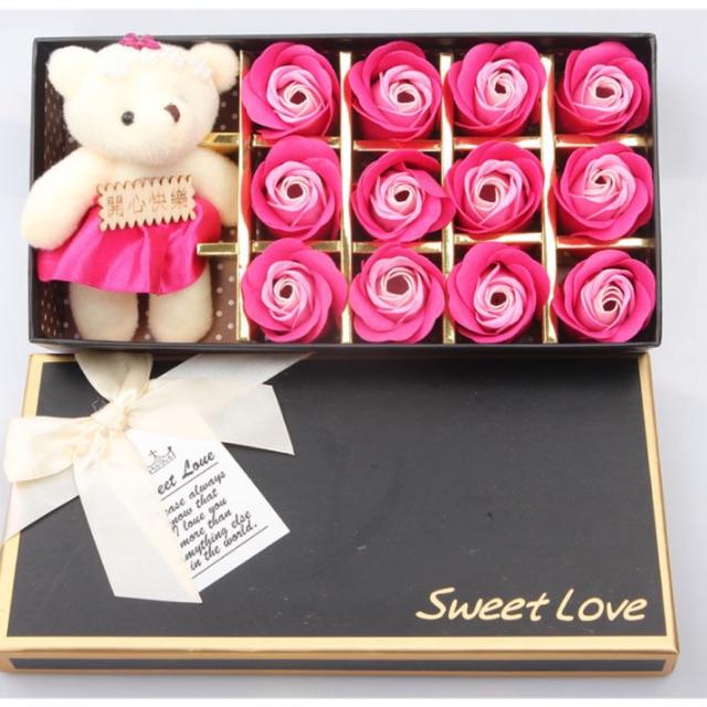 Hoa hồng 3d sáp 12 bông kèm gấu sweet love