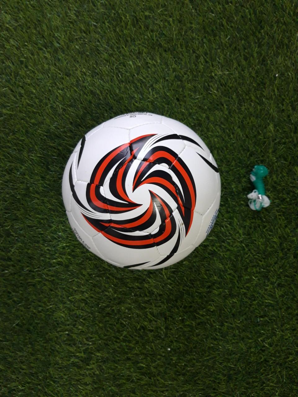 QUẢ BÓNG ĐÁ SỐ 5 KHÂU TAY DA CAO CẤP(TẶNG TÚI LƯỚI +KIM BƠM+2 ĐÔI TẤT DÀI ĐÁ BÓNG)