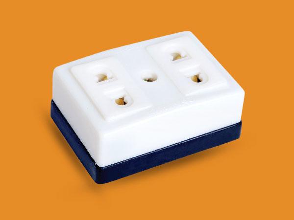 Ổ cắm 2 lỗ 2 chấu chống cháy đế đen Sopoka - Shop uy tín và chất lượng