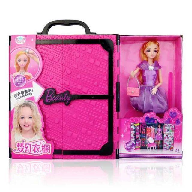 Siêu phẩm búp bê và tủ quần áo