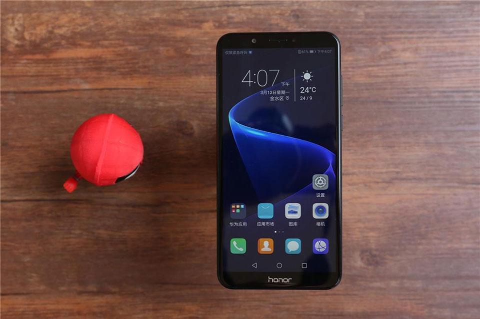 Trên tay Huawei Honor 7C