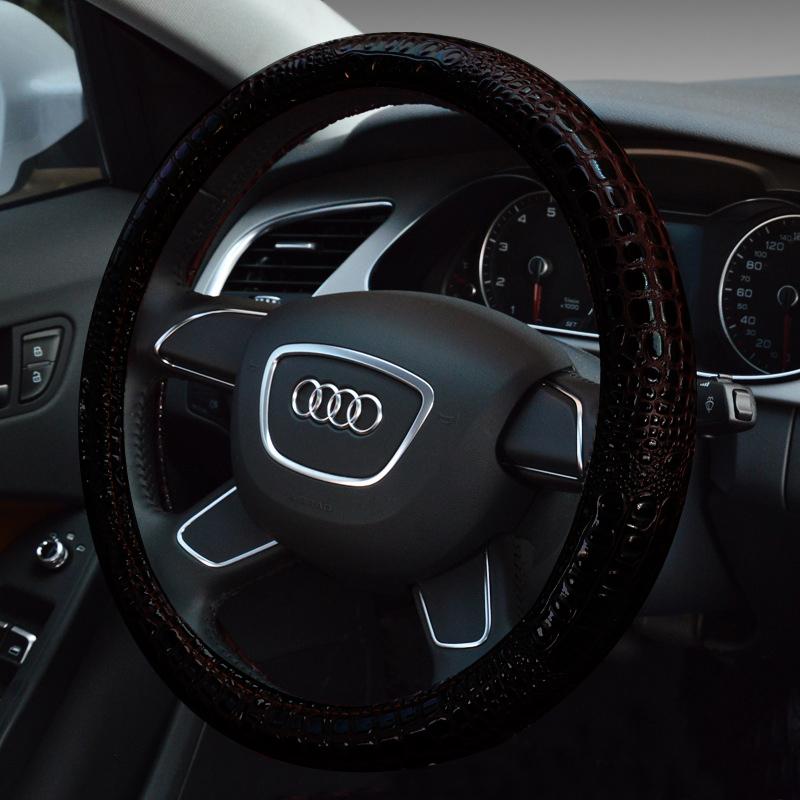 Bọc vô lăng xe hơi dập gân da cá sấu (đen)