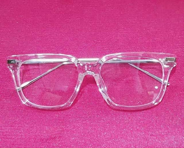 [HCM]Mắt Kính Gọng Nhựa Trong Form Chữ Nhật Chân Nhiễn Màu Bạc