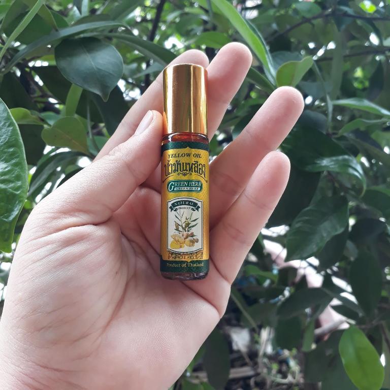 1 chai dầu gió lăn nghệ gừng Thái Lan
