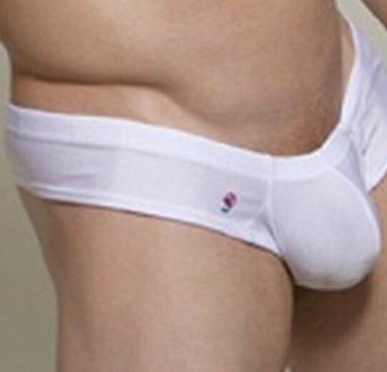 Quần lót nam. Lọt khe nửa mông trắng sexy