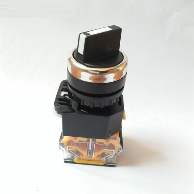 Công tắc xoay LA38 3 vị trí phi 22