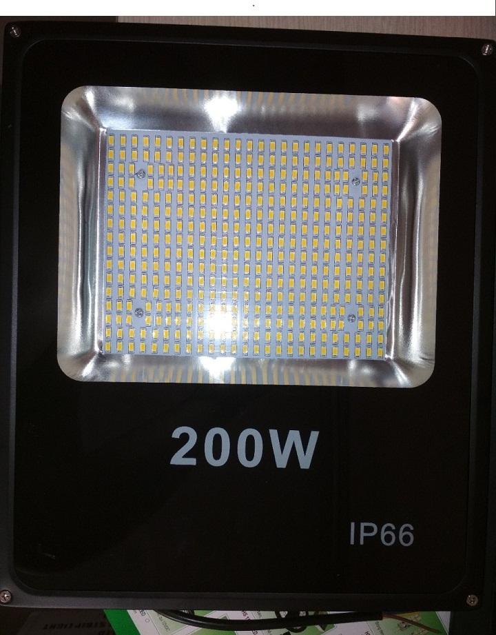 Đèn Pha Led 200W IP66 Siêu mỏng siêu sáng (Ánh Sáng Trắng), dùng điện 220v