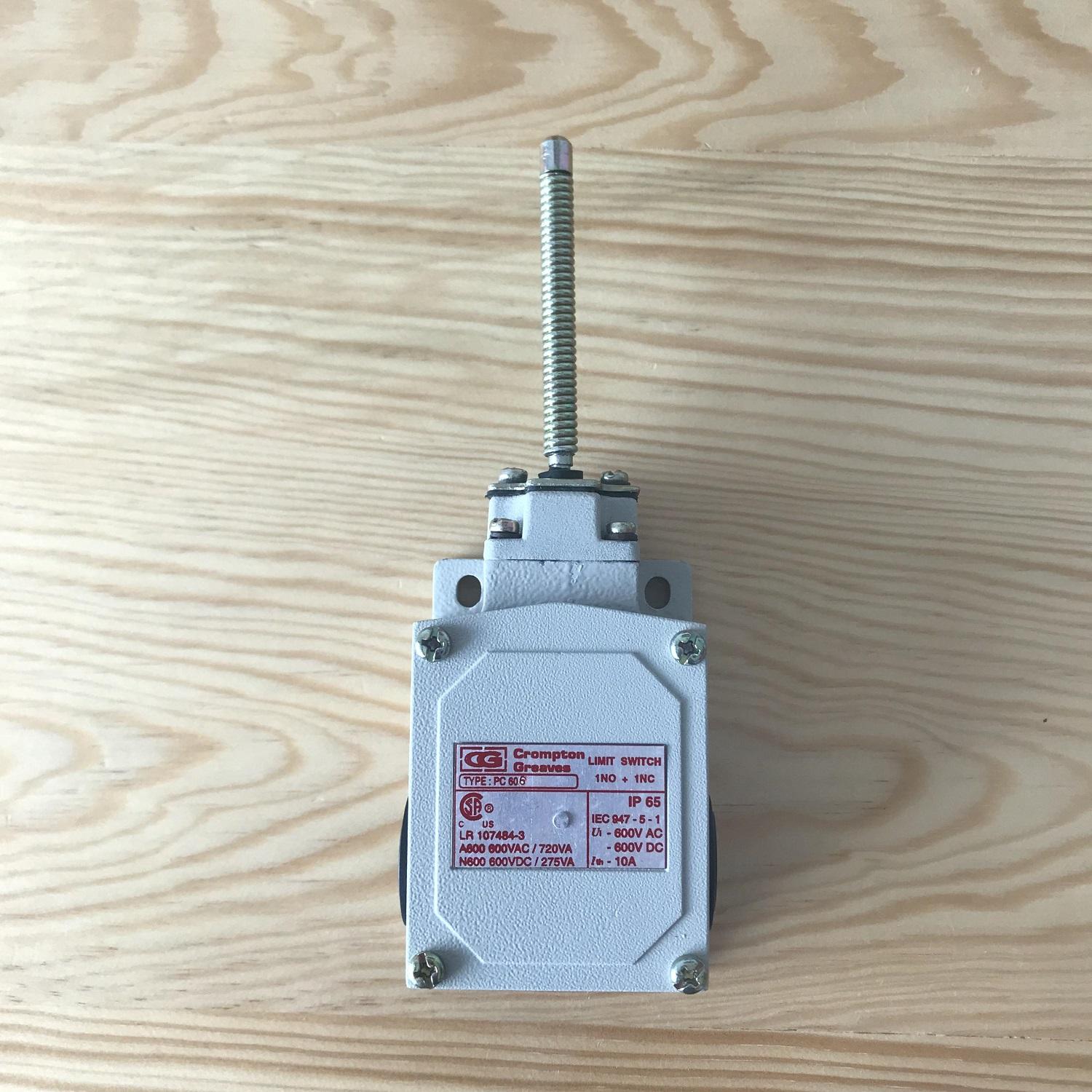 Công tắc hành trình đuôi chuột PC606 - limited switch Crompton - CTHT có cần gạt