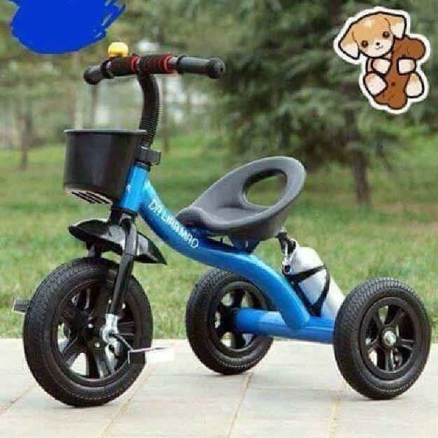 Xe đạp 3 bánh có bình nước cho bé ui