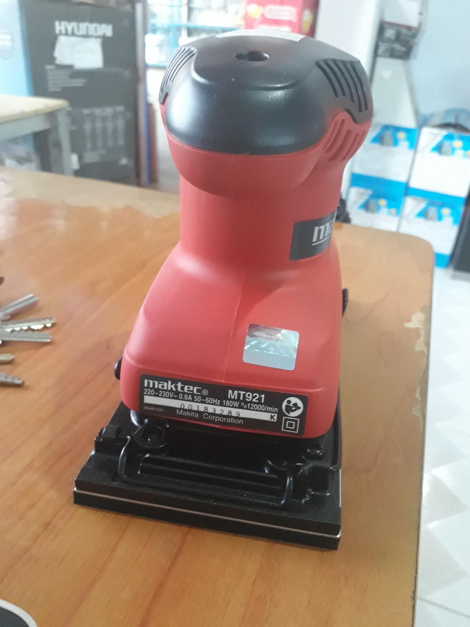 máy chà nhám maktec MT921