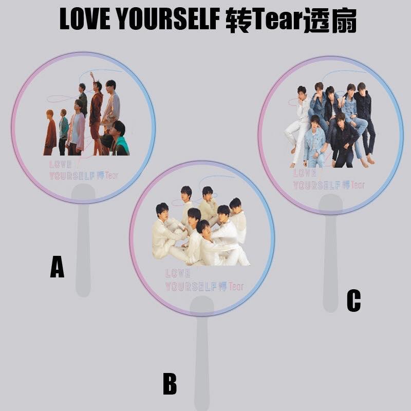 Quạt cán trong cầm tay BTS album Love yourself tear