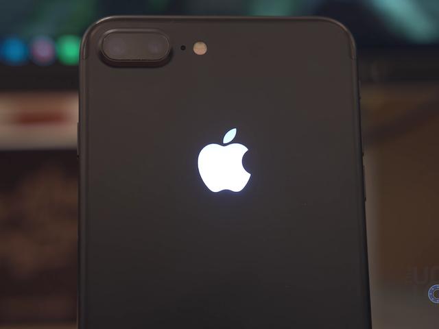 Miếng táo phát sáng cho iPhone