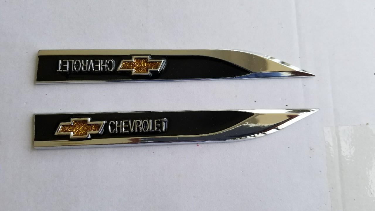 Tem logo hãng kim loại dán sườn xe hơi