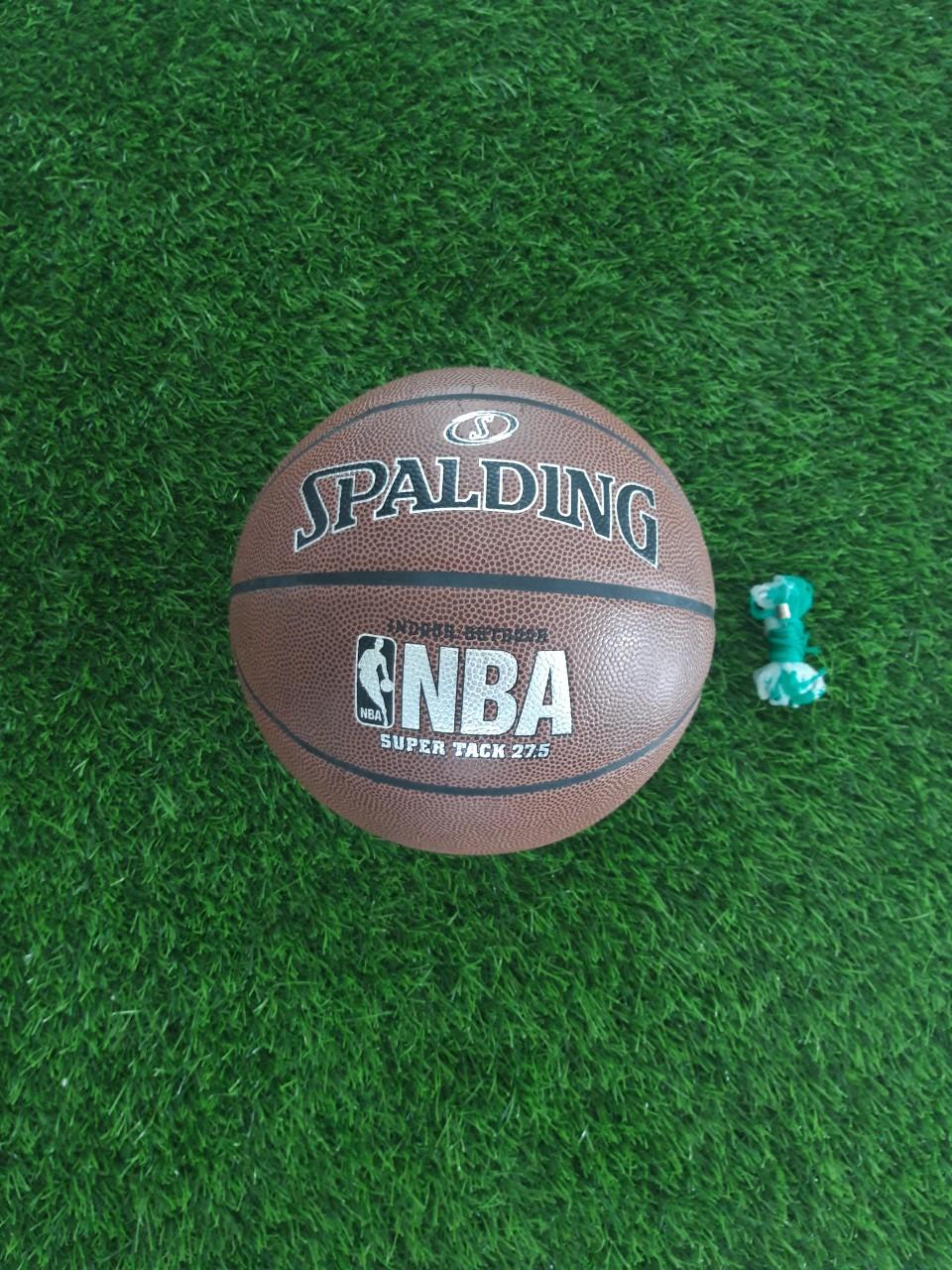 QUẢ BÓNG RỔ SỐ 5 SPALDING DA PU (TẶNG TÚI LƯỚI+KIM BƠM+ 2 ĐÔI TẤT DÀI)