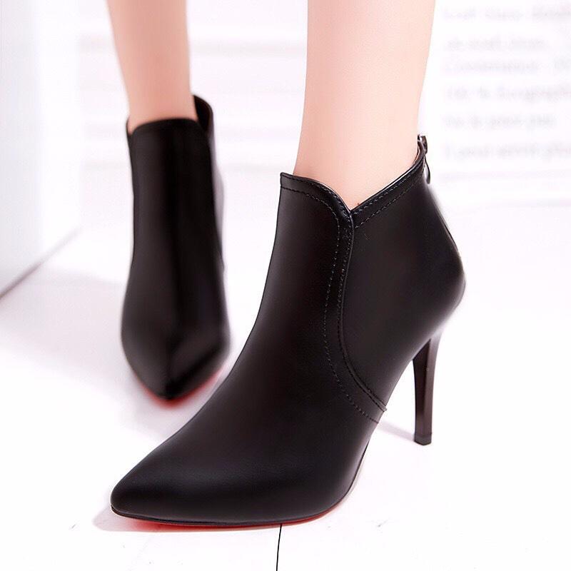 Giày boot nữ cổ ngắn xẻ cổ cao gót 7p