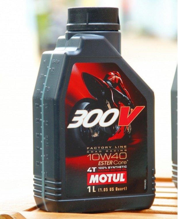 Nhớt tổng hợp xe máy, mô tô pkl motul 300v factory line 10w40 1l