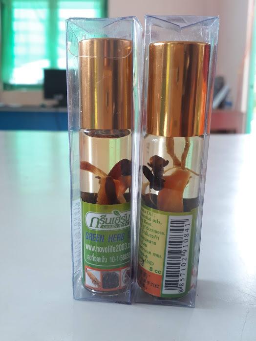Combo 4 chai dầu gió lăn thảo dược nhân sâm Thái Lan
