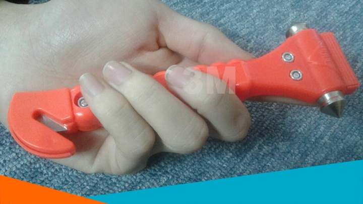 Kích thước nhỏ gọn của búa thoát hiểm đa năng