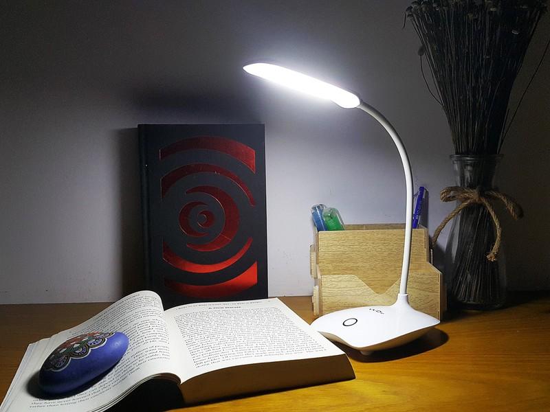 Đèn Led để bàn cảm ứng chống cận 3 chế độ sáng (Trắng)