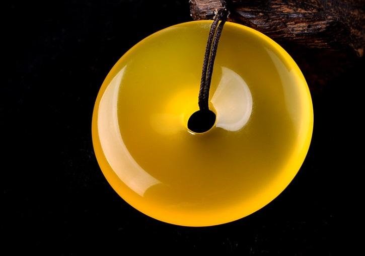 Ngọc bội đá chalcedony màu vàng Mệnh Kim + Mệnh Thổ  (Không kèm dây)