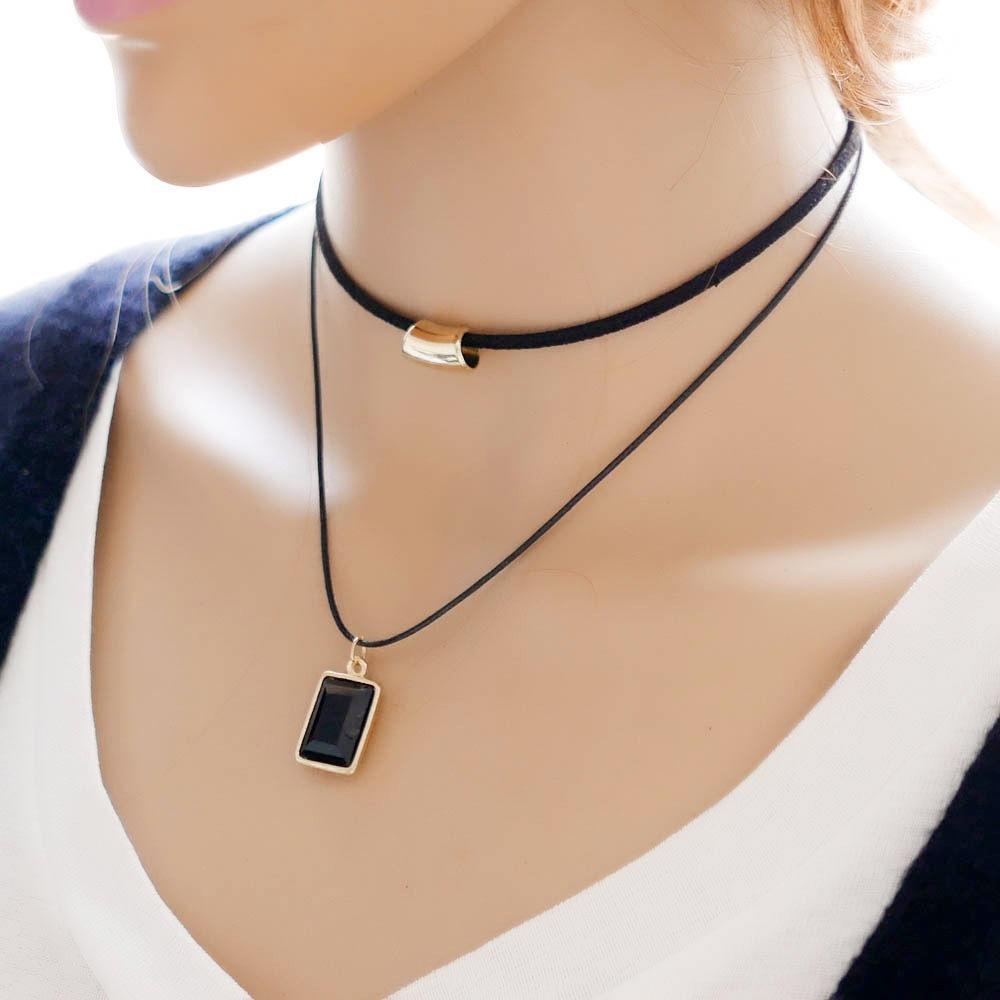 Vòng cổ choker 2 tầng gắn đá pha lê đen hình chữ nhật cá tính