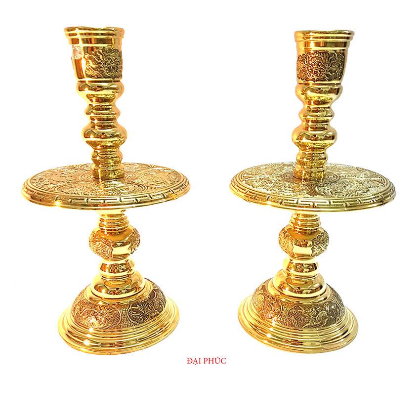 Đôi chân nến Vĩnh Tiến số 2 cao 34 cm nặng 3 kg màu vàng sáng bóng