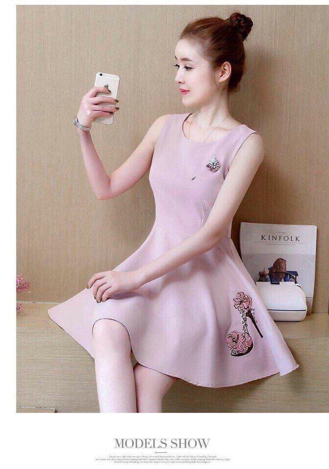 Đầm xòe thêu gót kèm phụ kiện