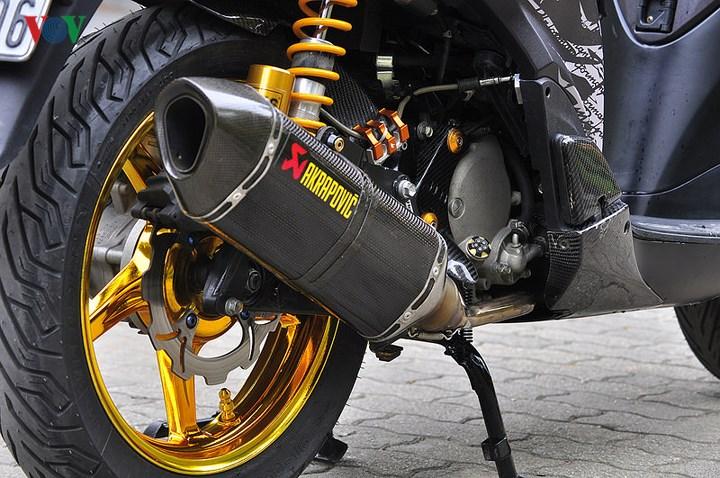 Bộ pô akapovic carbon gắn cho sh 125/150//300i/ sh italiatặng cổ pô