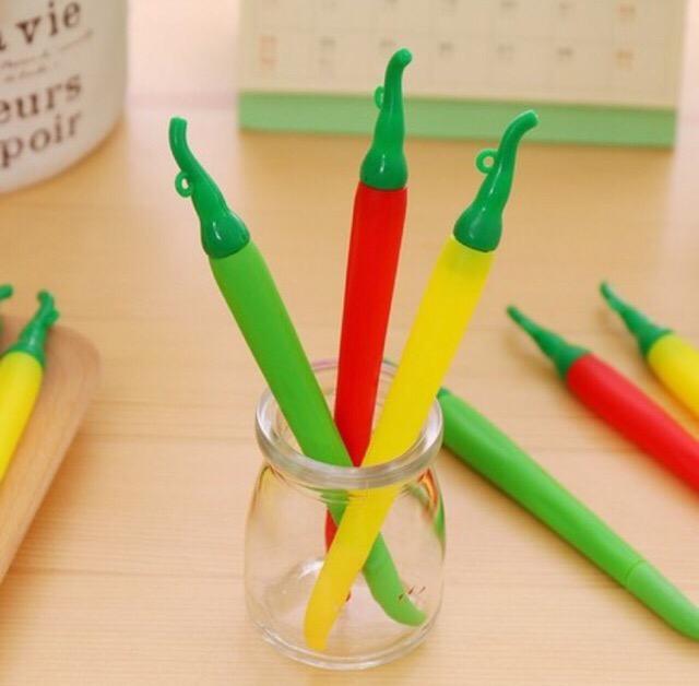 Bút viết mực nước Ớt 1 có 4 màu mực đen đỏ xanh tím - SakuraShop