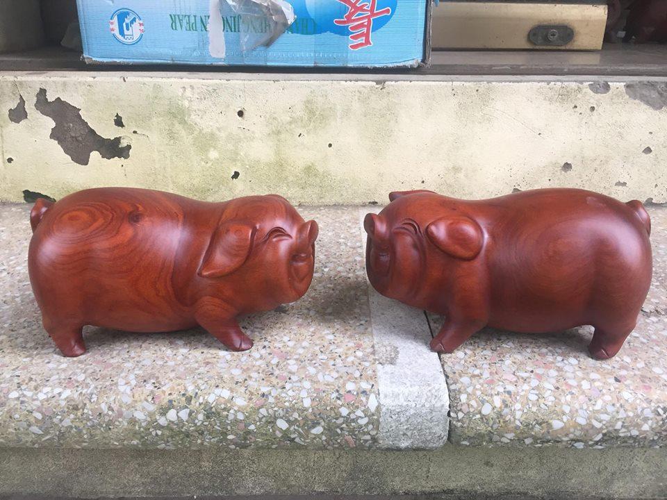 đôi tượng lợn gỗ hương