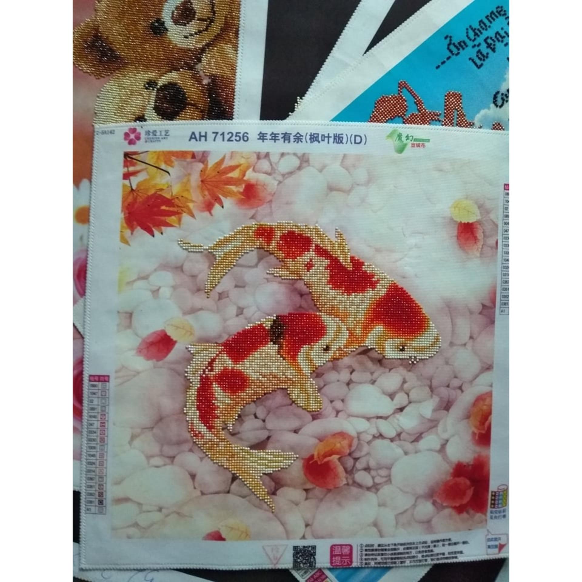 Tranh đính đá thành phẩm cá chép 71256 kt 50x50cm đã đính xong