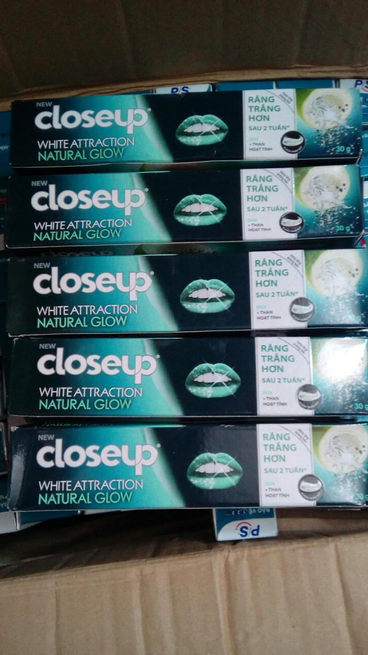 Combo 10 tuýp kem đánh răng Closeup dừa + than hoạt tính 30g (Mới) Nhật Bản