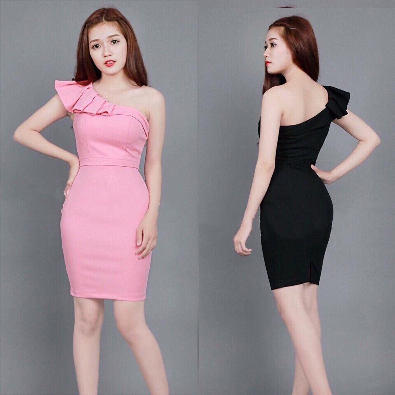 Đầm dáng ôm phối bèo trễ vai 1 bên chát vải kim tuyến
